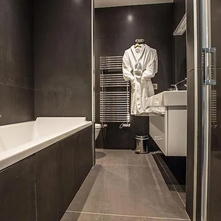 5br Beautiful With Exceptional Facilities