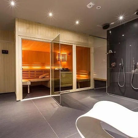 Villa 5br Beautiful With Exceptional Facilities *